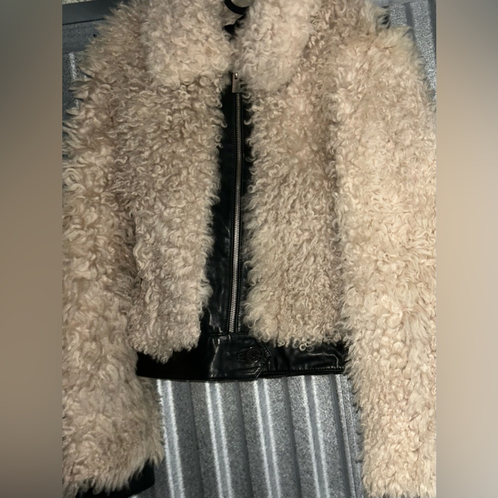 THE TOMMY HILFIGER X ZENDAYA SHORT SHEARLING BIKER JACKET